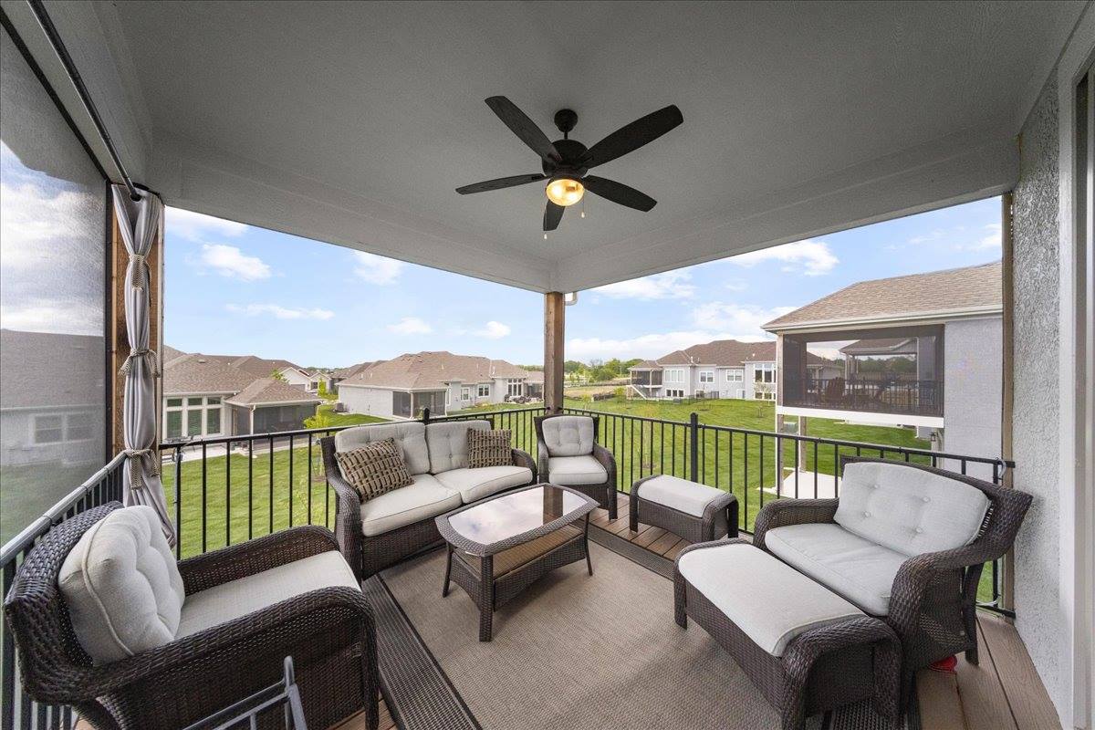 21736 W 116th Place, Olathe, KS 66061