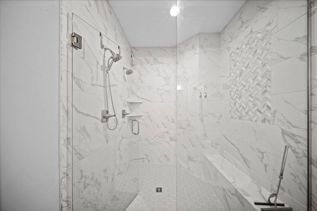 21736 W 116th Place, Olathe, KS 66061