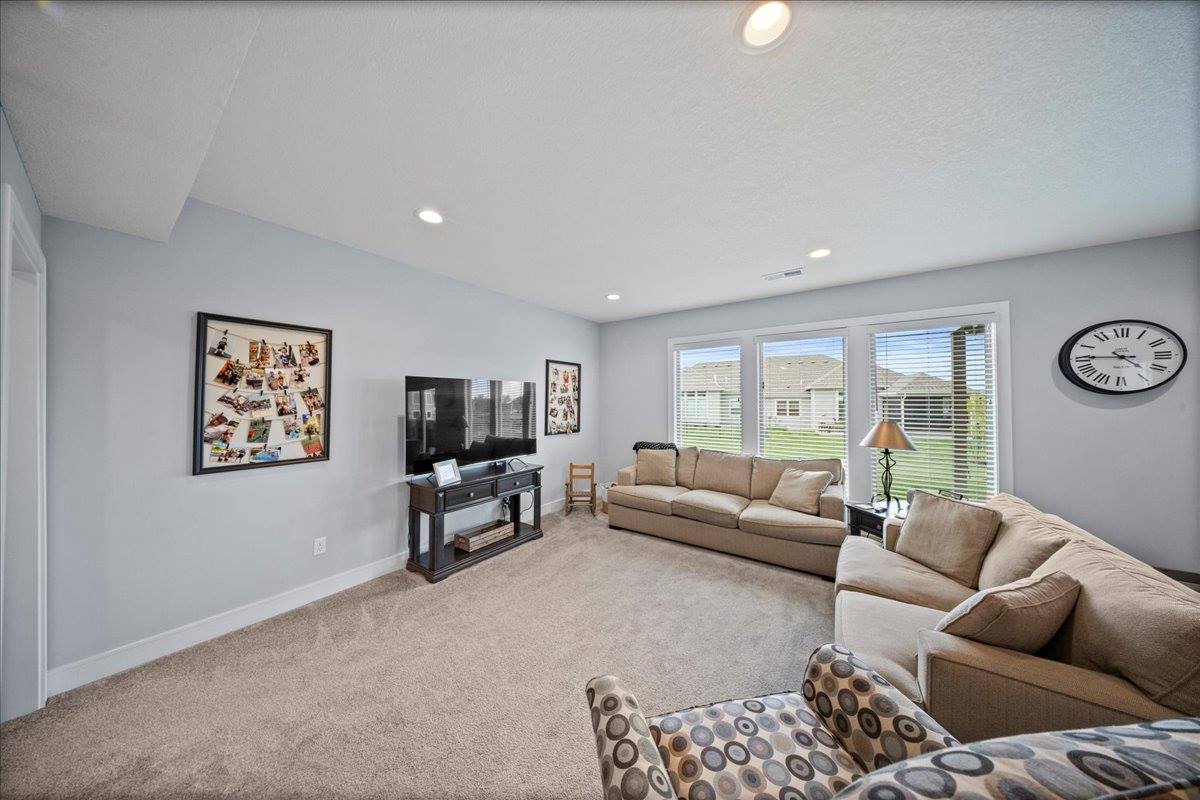 21736 W 116th Place, Olathe, KS 66061