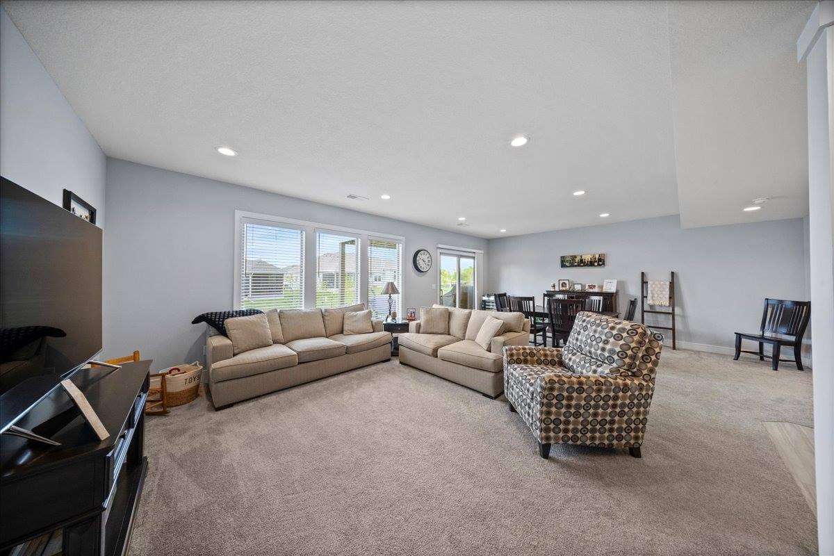 21736 W 116th Place, Olathe, KS 66061