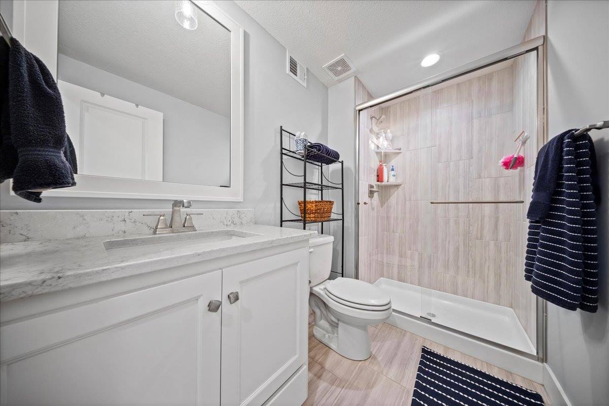 21736 W 116th Place, Olathe, KS 66061