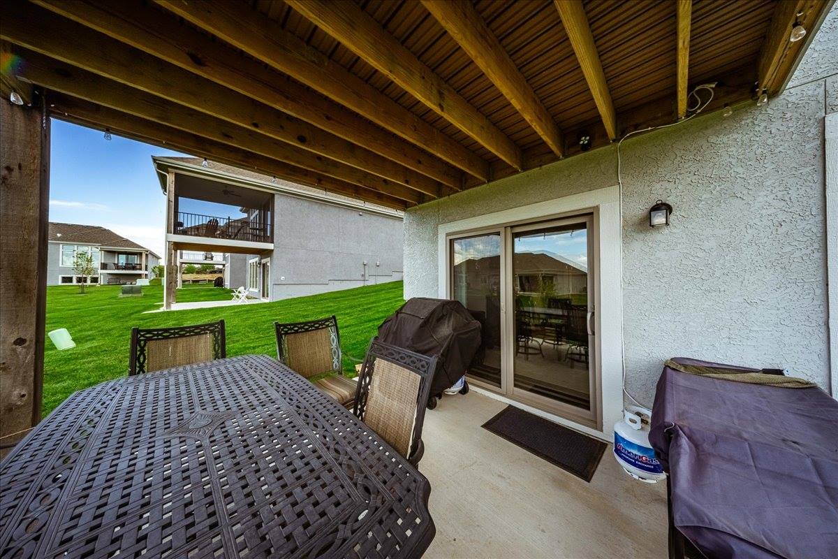 21736 W 116th Place, Olathe, KS 66061