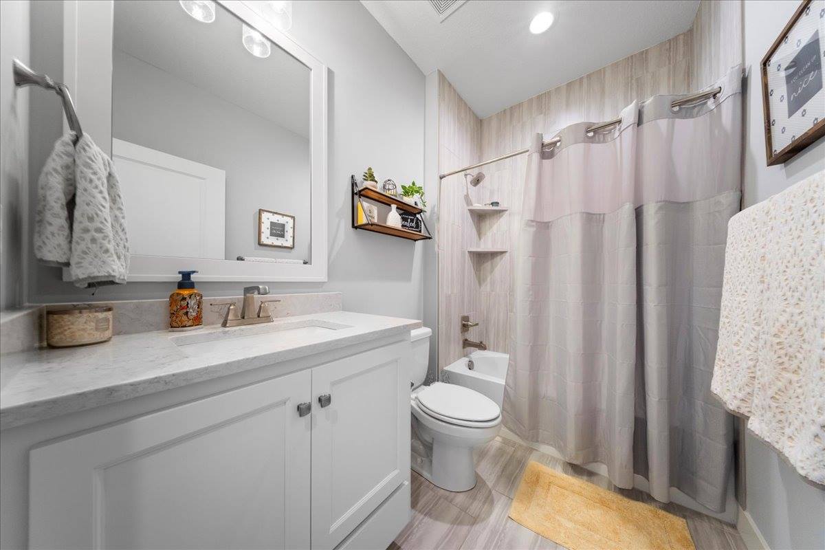 21736 W 116th Place, Olathe, KS 66061