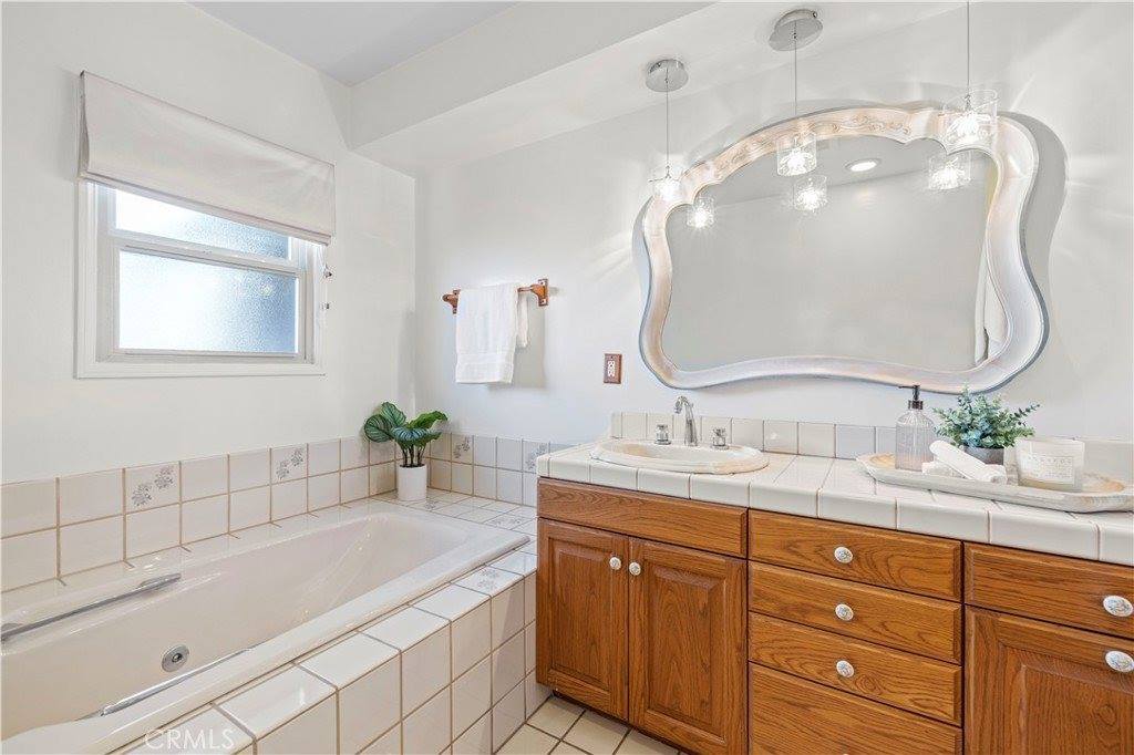 2135 Tondolea Lane, La Canada Flintridge, CA 91011