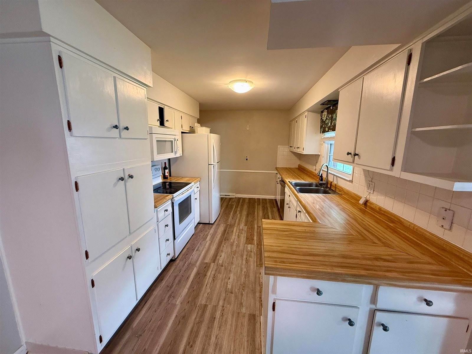 1212 N Wildwood Lane, Muncie, IN 47304