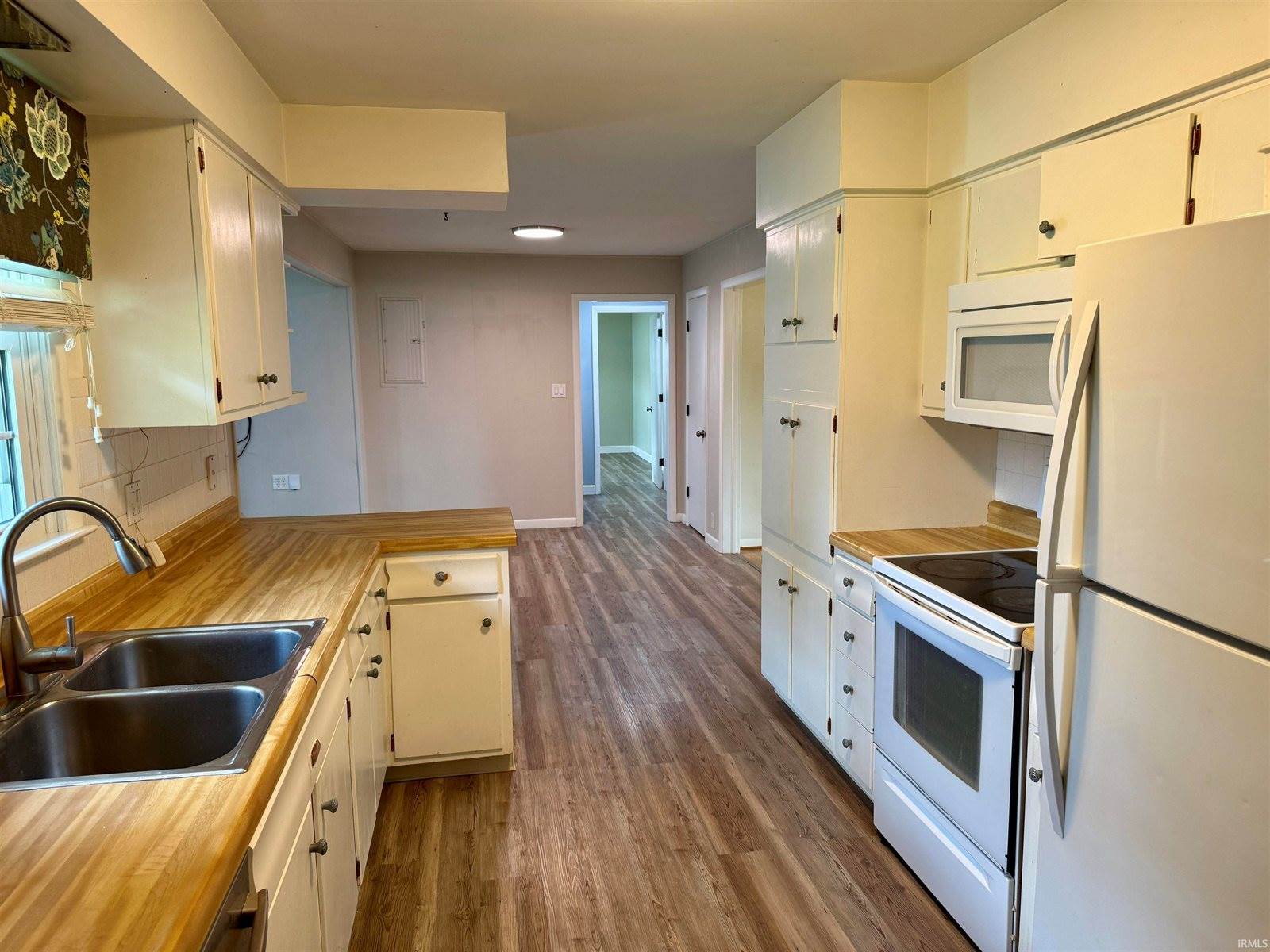 1212 N Wildwood Lane, Muncie, IN 47304