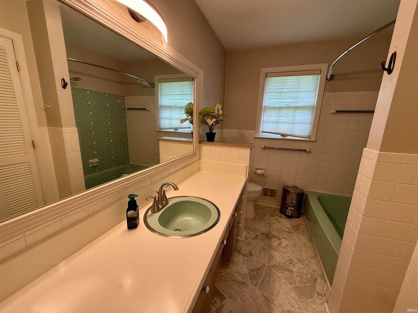 1212 N Wildwood Lane, Muncie, IN 47304