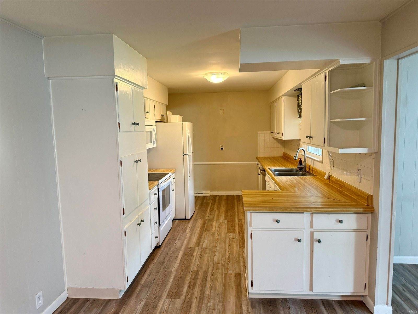 1212 N Wildwood Lane, Muncie, IN 47304