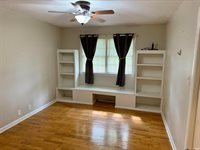 1212 N Wildwood Lane, Muncie, IN 47304