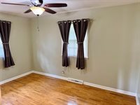 1212 N Wildwood Lane, Muncie, IN 47304