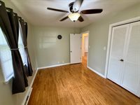 1212 N Wildwood Lane, Muncie, IN 47304