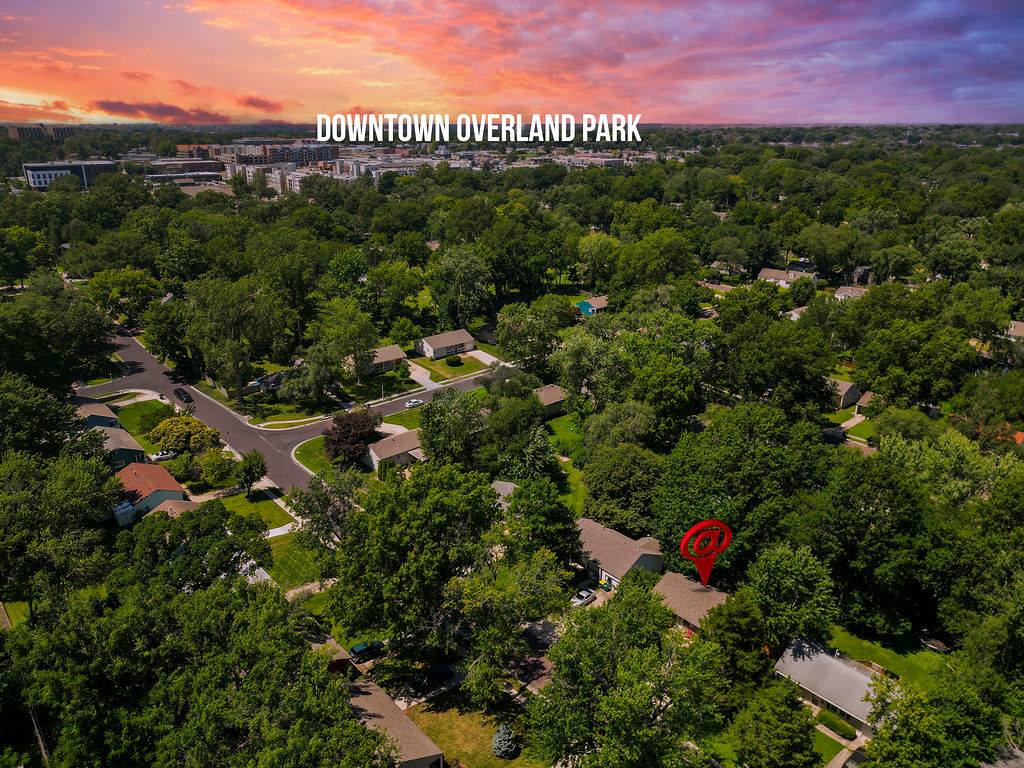 6414 W 82nd St, Overland Park, KS 66203