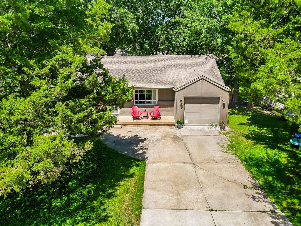 6414 W 82nd St, Overland Park, KS 66203