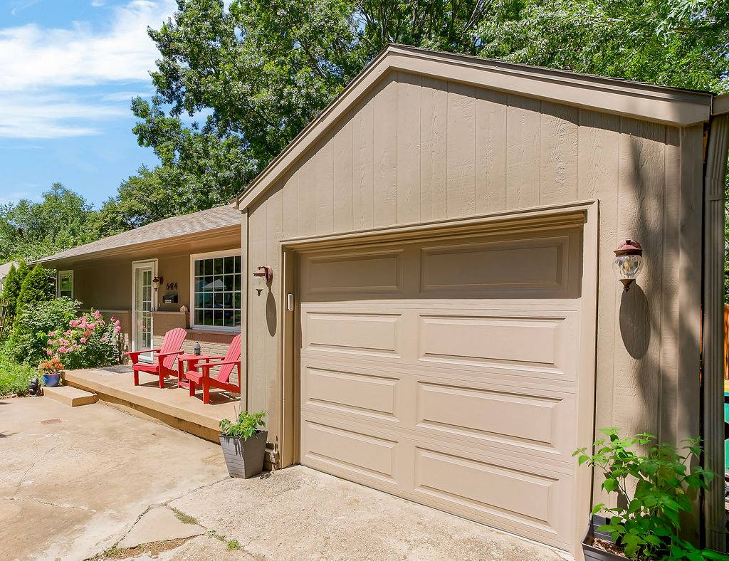 6414 W 82nd St, Overland Park, KS 66203