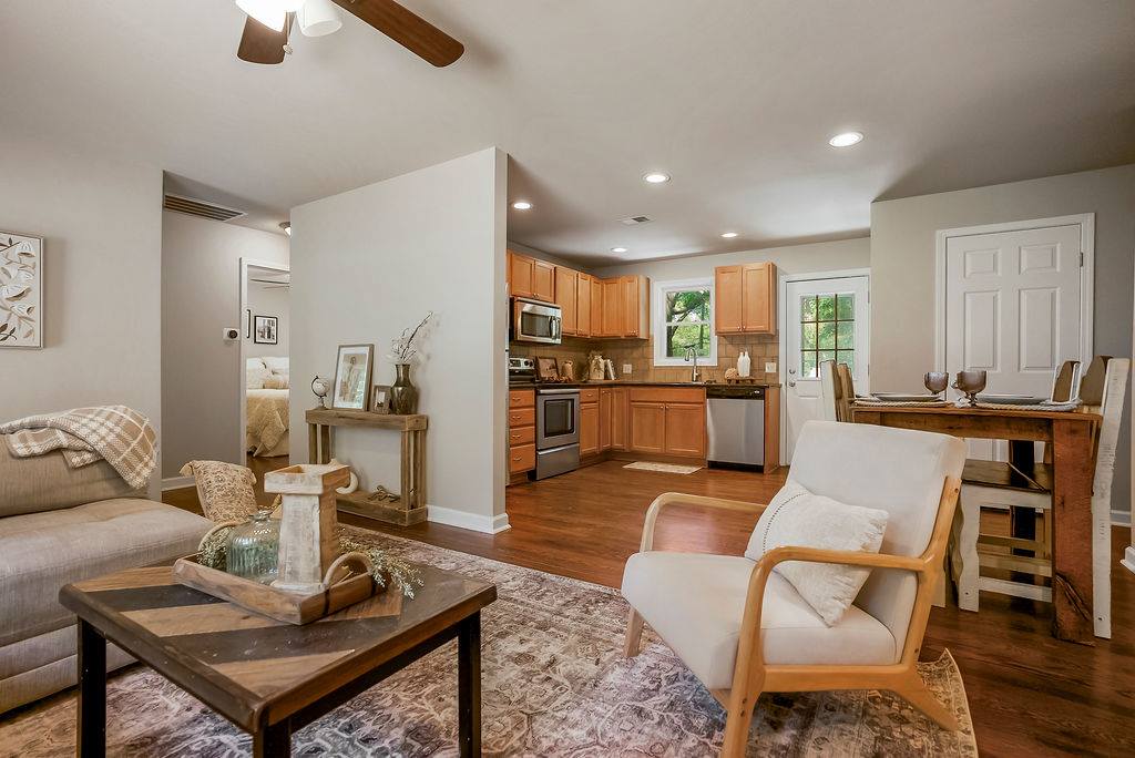 6414 W 82nd St, Overland Park, KS 66203