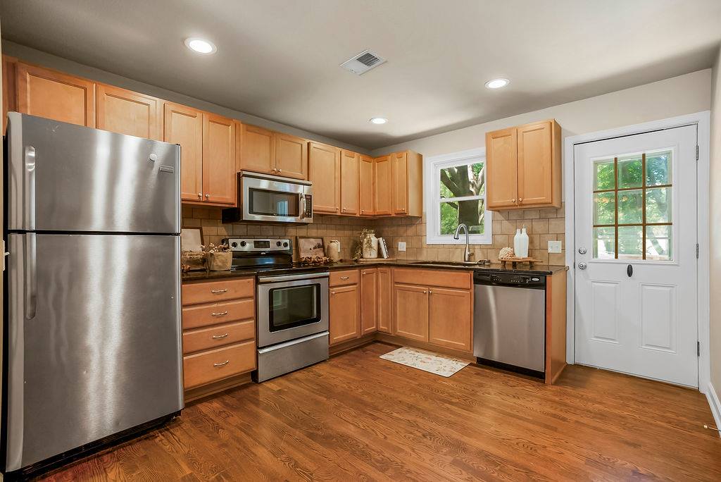 6414 W 82nd St, Overland Park, KS 66203