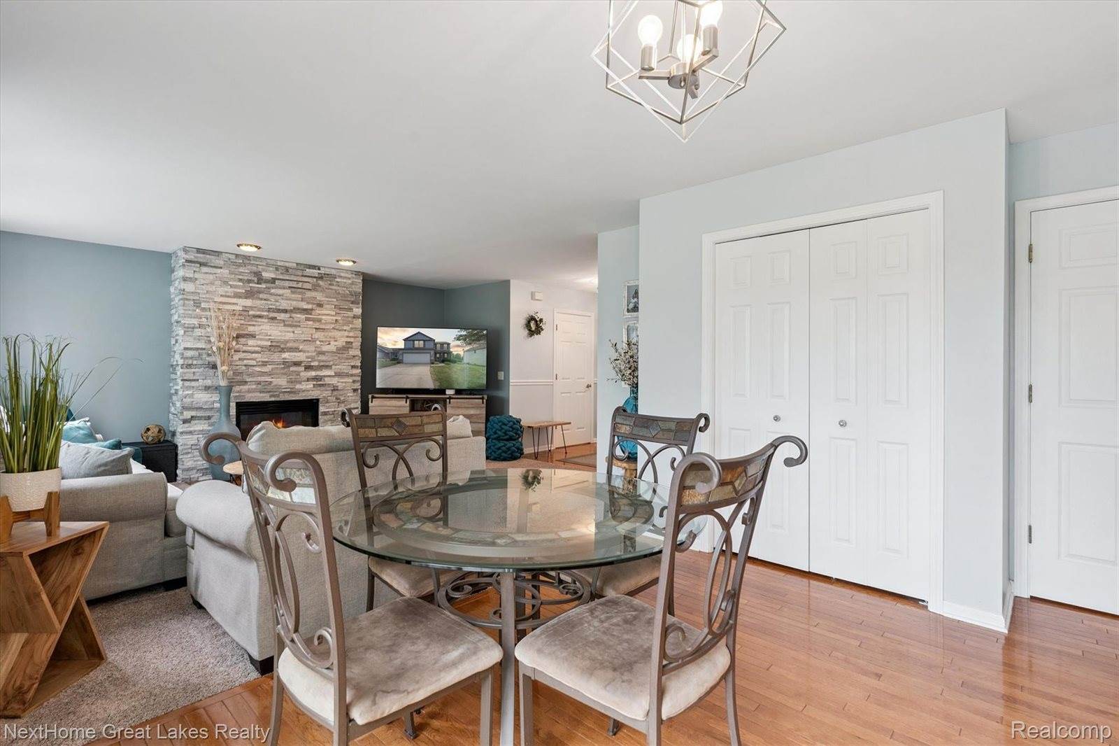 4900 Meadow Crest Circle, Holly, MI 48442