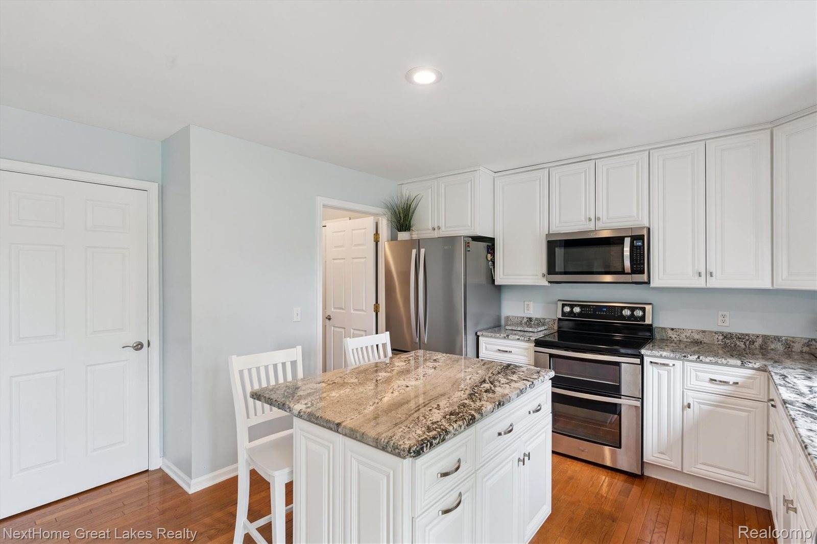 4900 Meadow Crest Circle, Holly, MI 48442