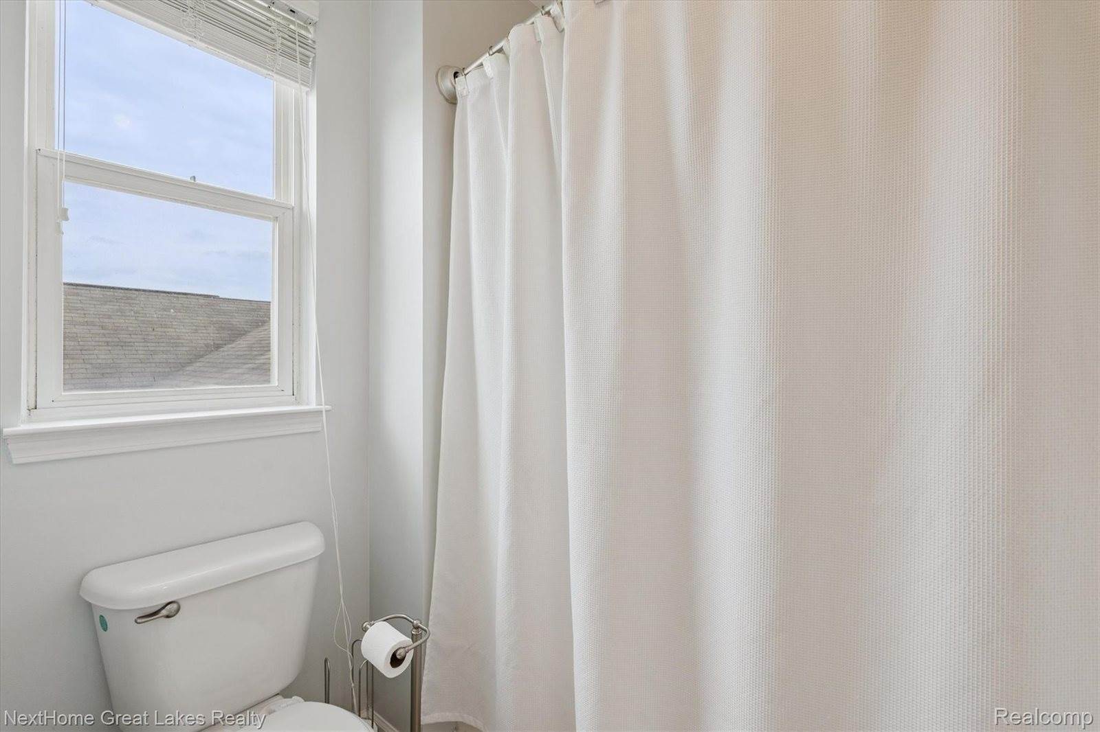 4900 Meadow Crest Circle, Holly, MI 48442