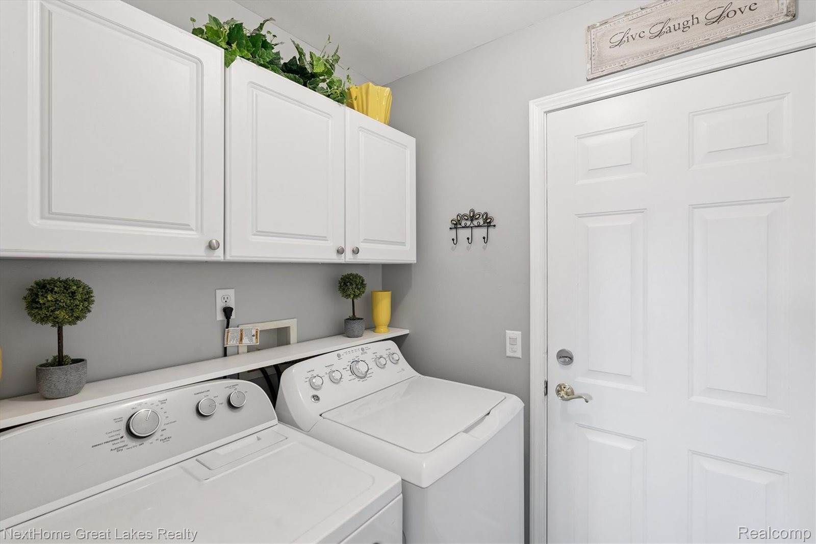 4900 Meadow Crest Circle, Holly, MI 48442