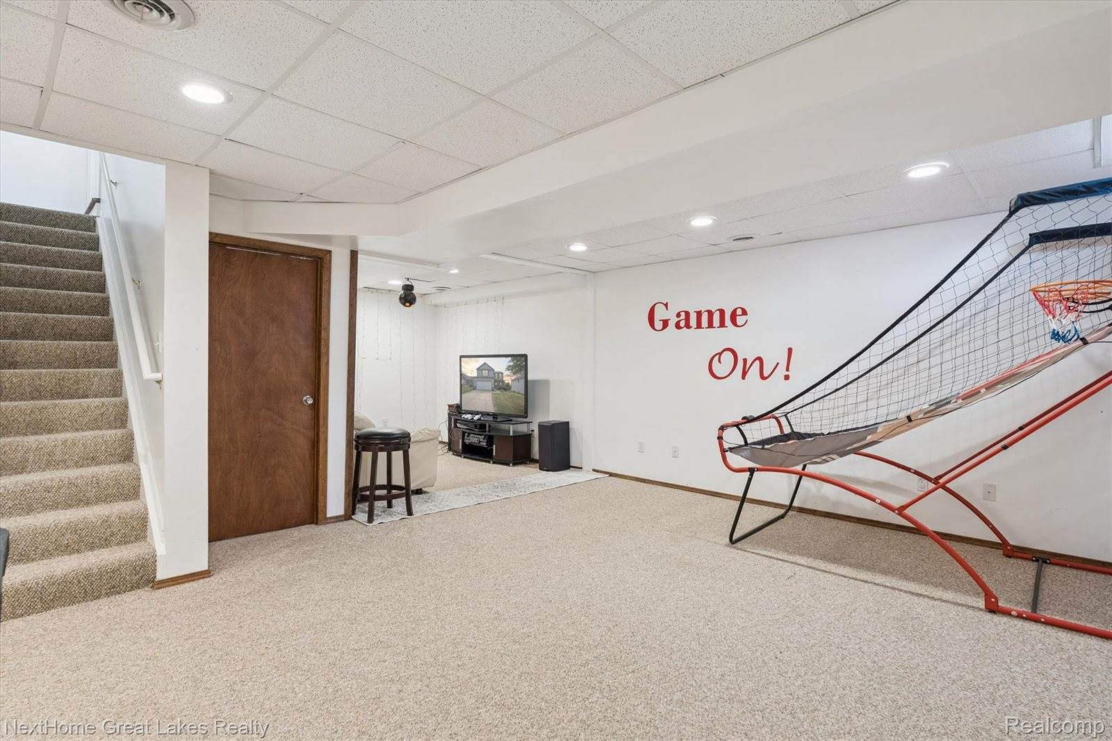 4900 Meadow Crest Circle, Holly, MI 48442