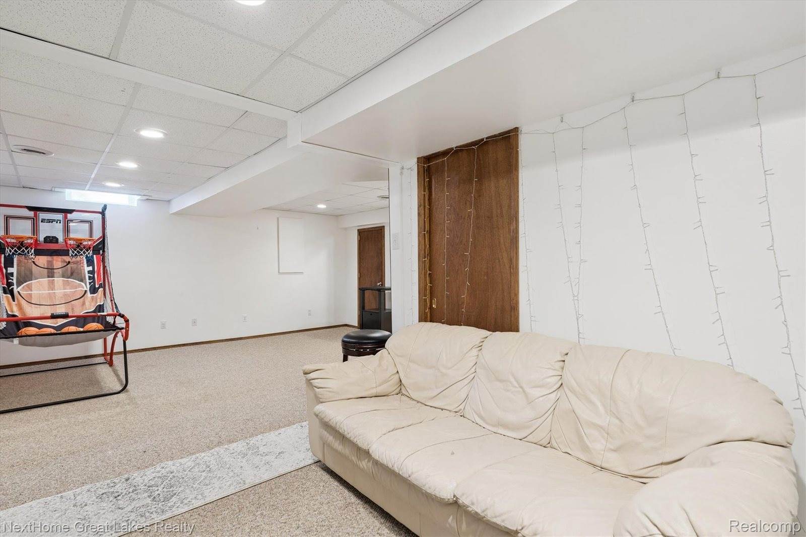 4900 Meadow Crest Circle, Holly, MI 48442