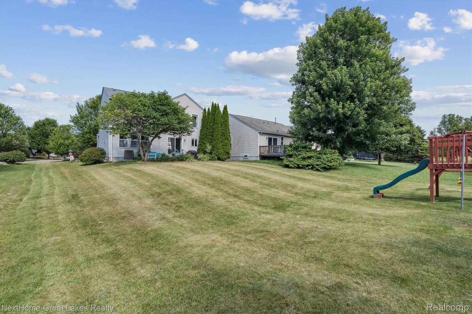 4900 Meadow Crest Circle, Holly, MI 48442