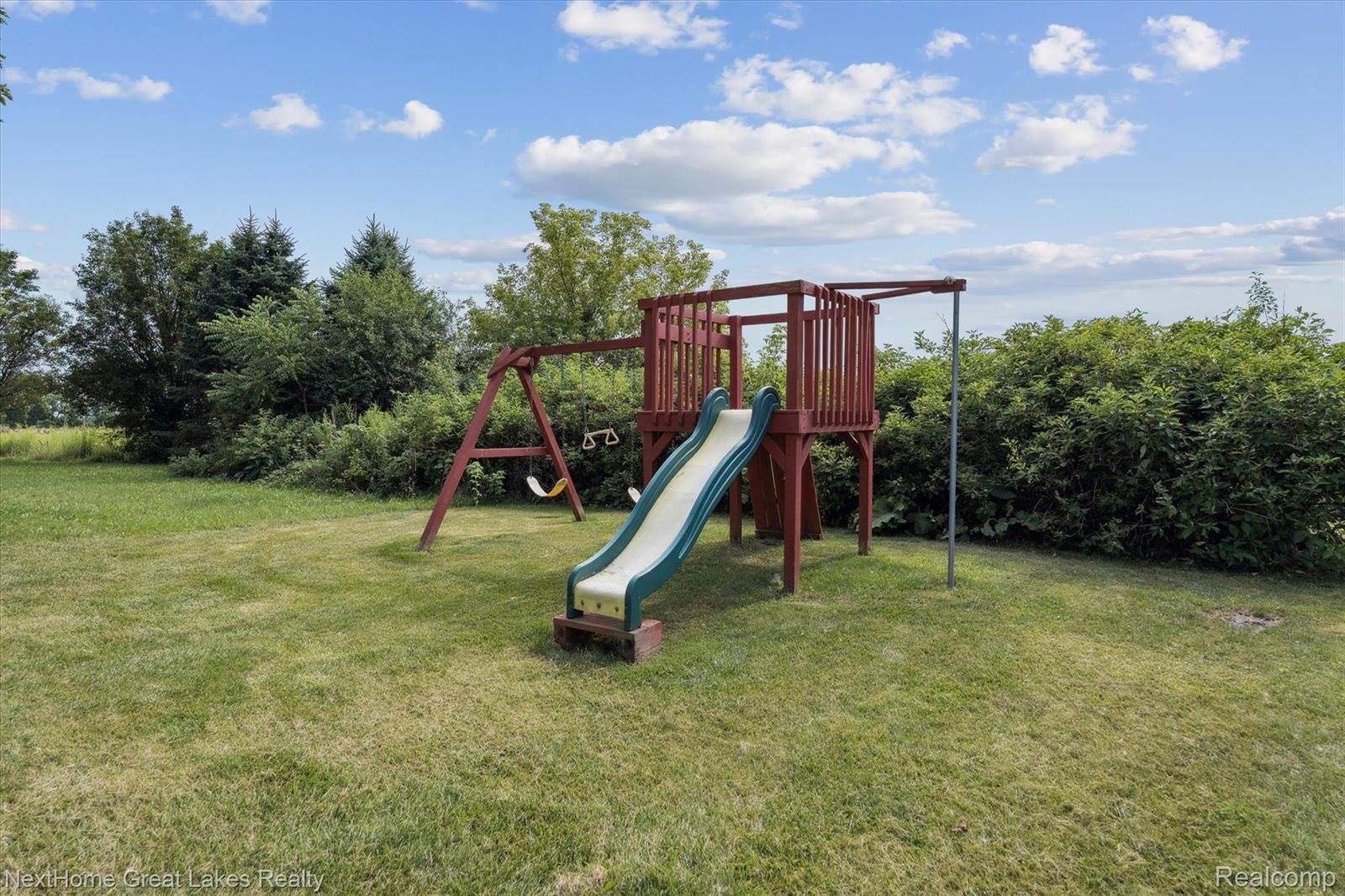 4900 Meadow Crest Circle, Holly, MI 48442