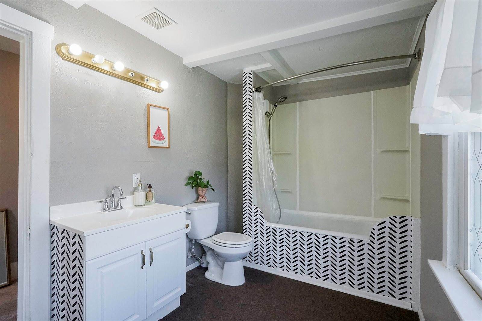 1615 South 7TH Street, Council Bluffs, IA 51501