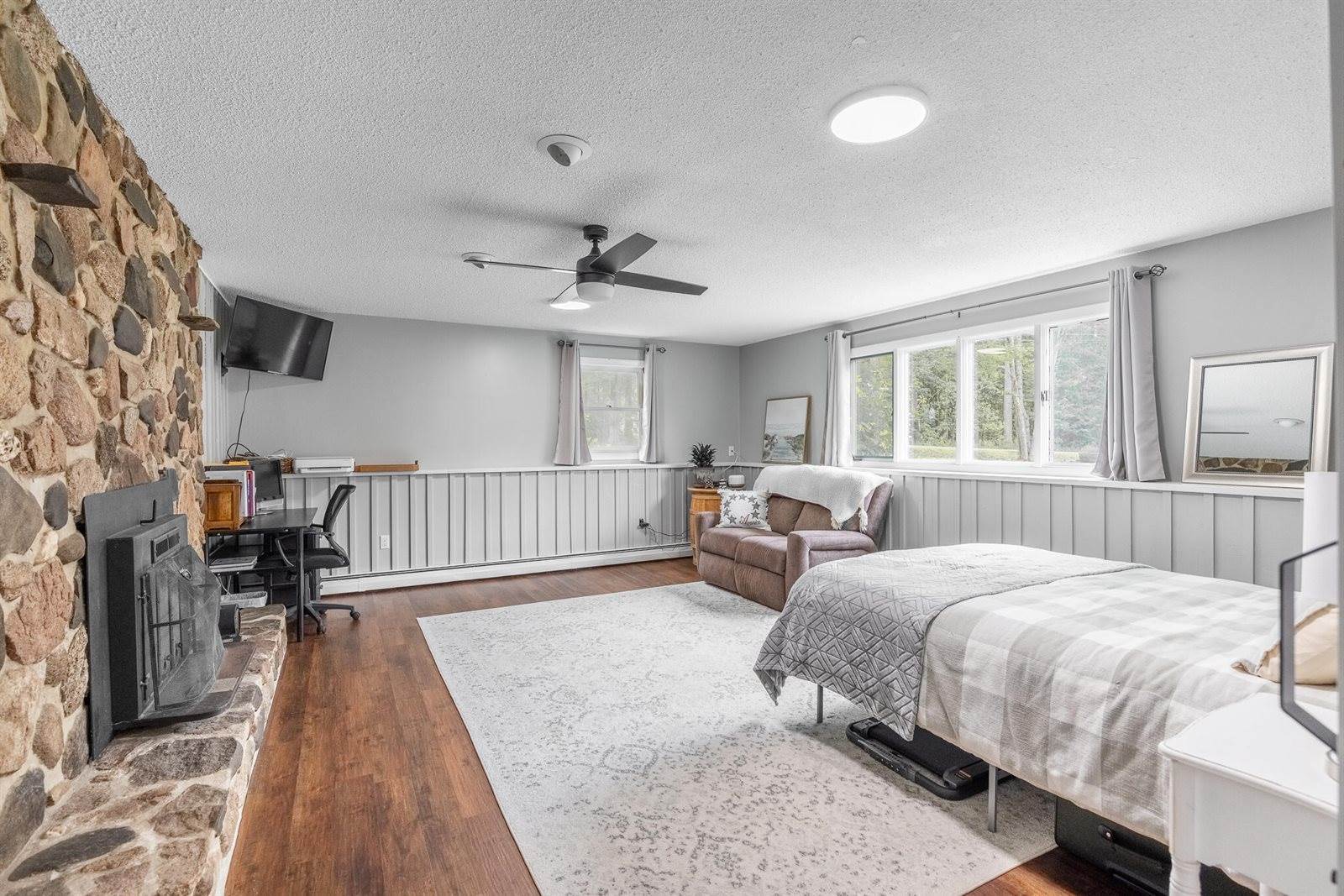 12 Hemlock Lane, Milford, ME 04461