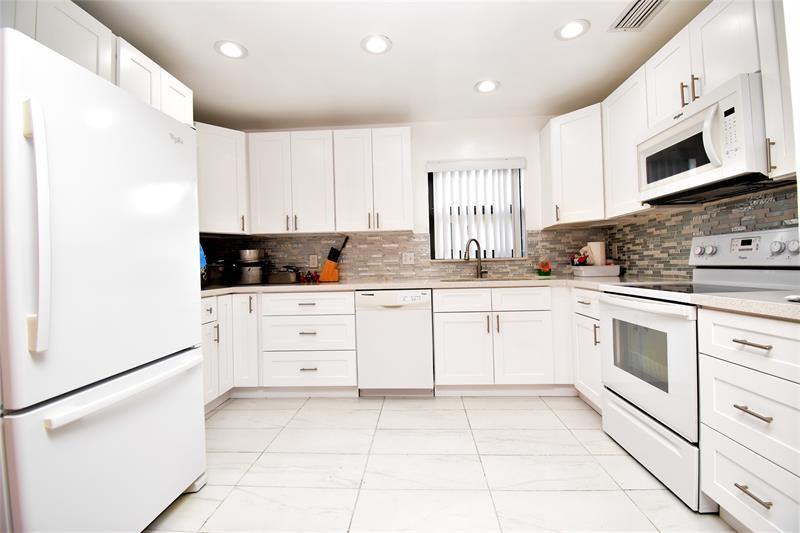 3305 Silver Buttonwood Dr, Greenacres, FL 33463