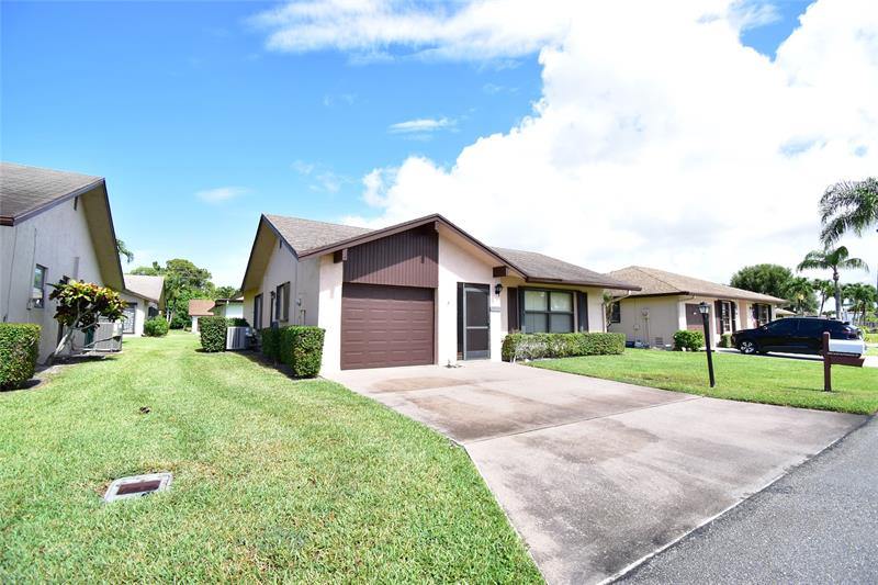 3305 Silver Buttonwood Dr, Greenacres, FL 33463