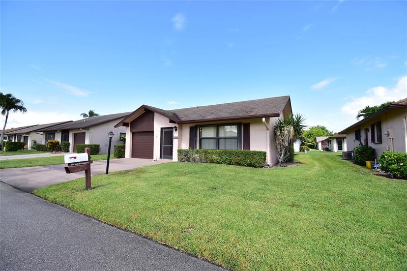 3305 Silver Buttonwood Dr, Greenacres, FL 33463