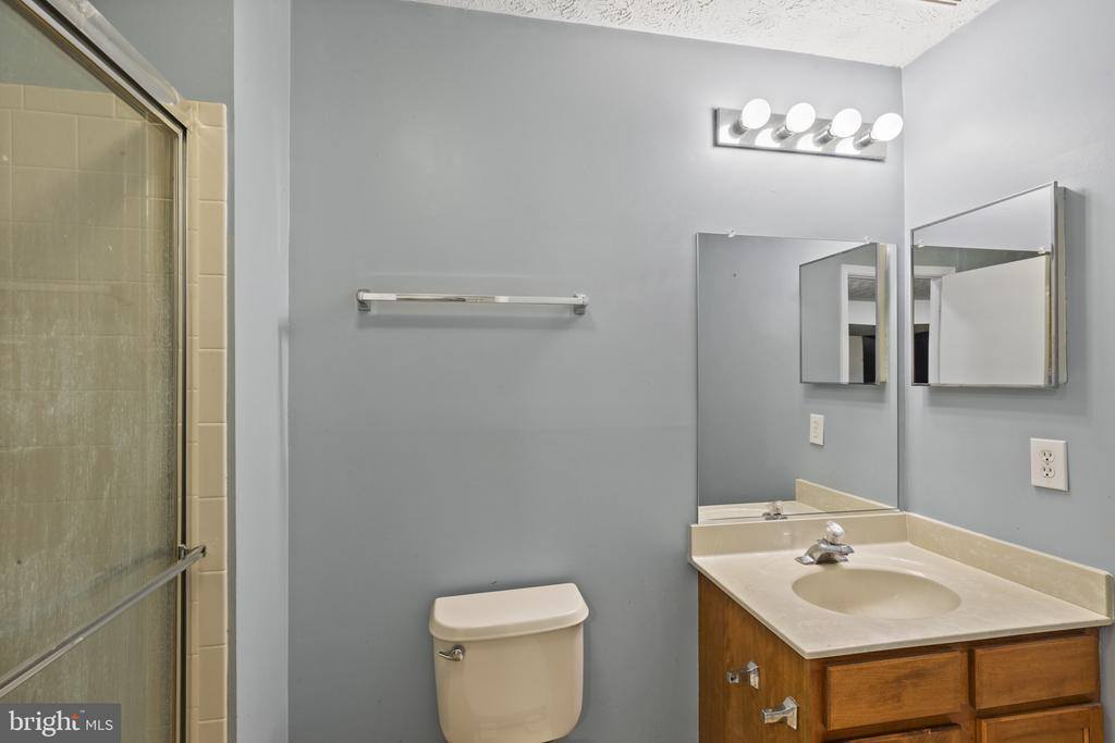 2042 Hackberry Road, Baltimore, MD 21221