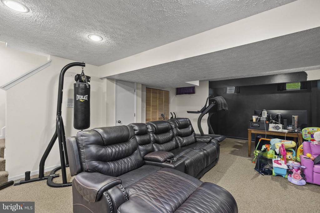 2042 Hackberry Road, Baltimore, MD 21221