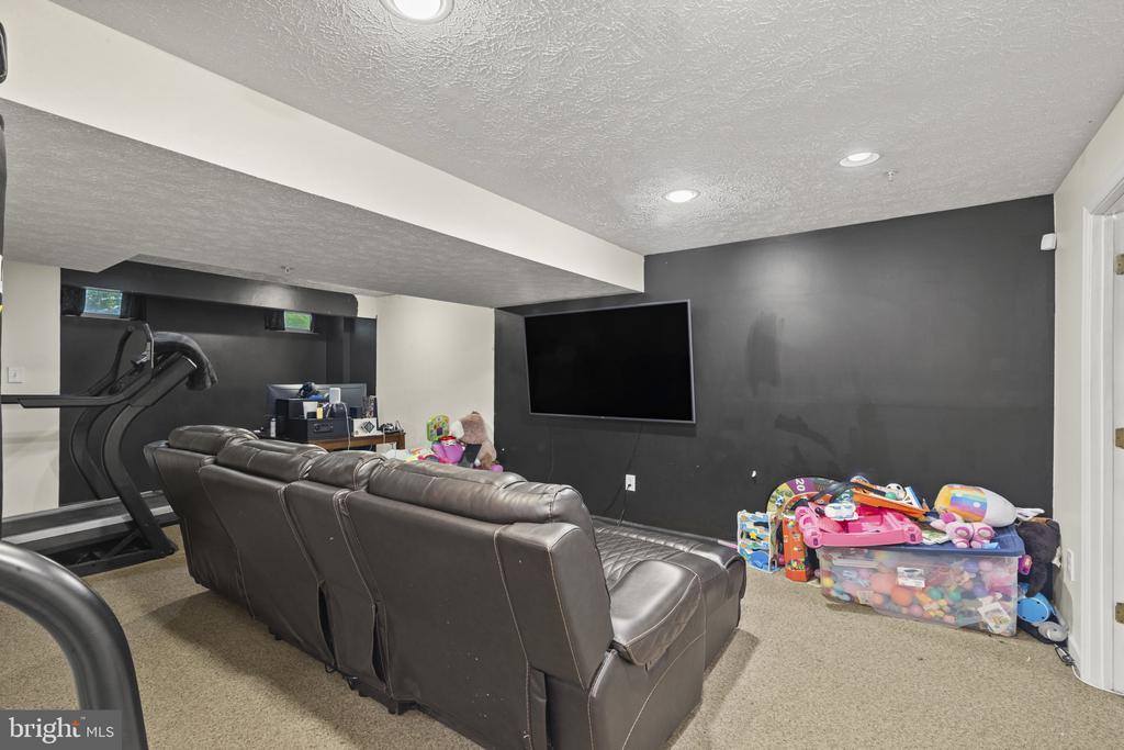 2042 Hackberry Road, Baltimore, MD 21221