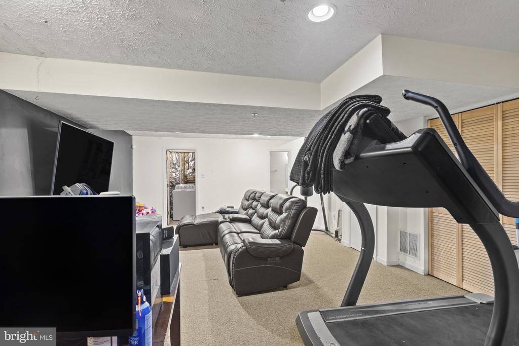 2042 Hackberry Road, Baltimore, MD 21221