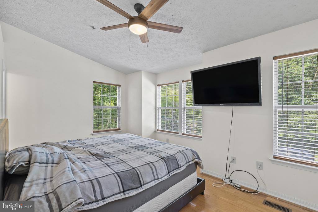 2042 Hackberry Road, Baltimore, MD 21221