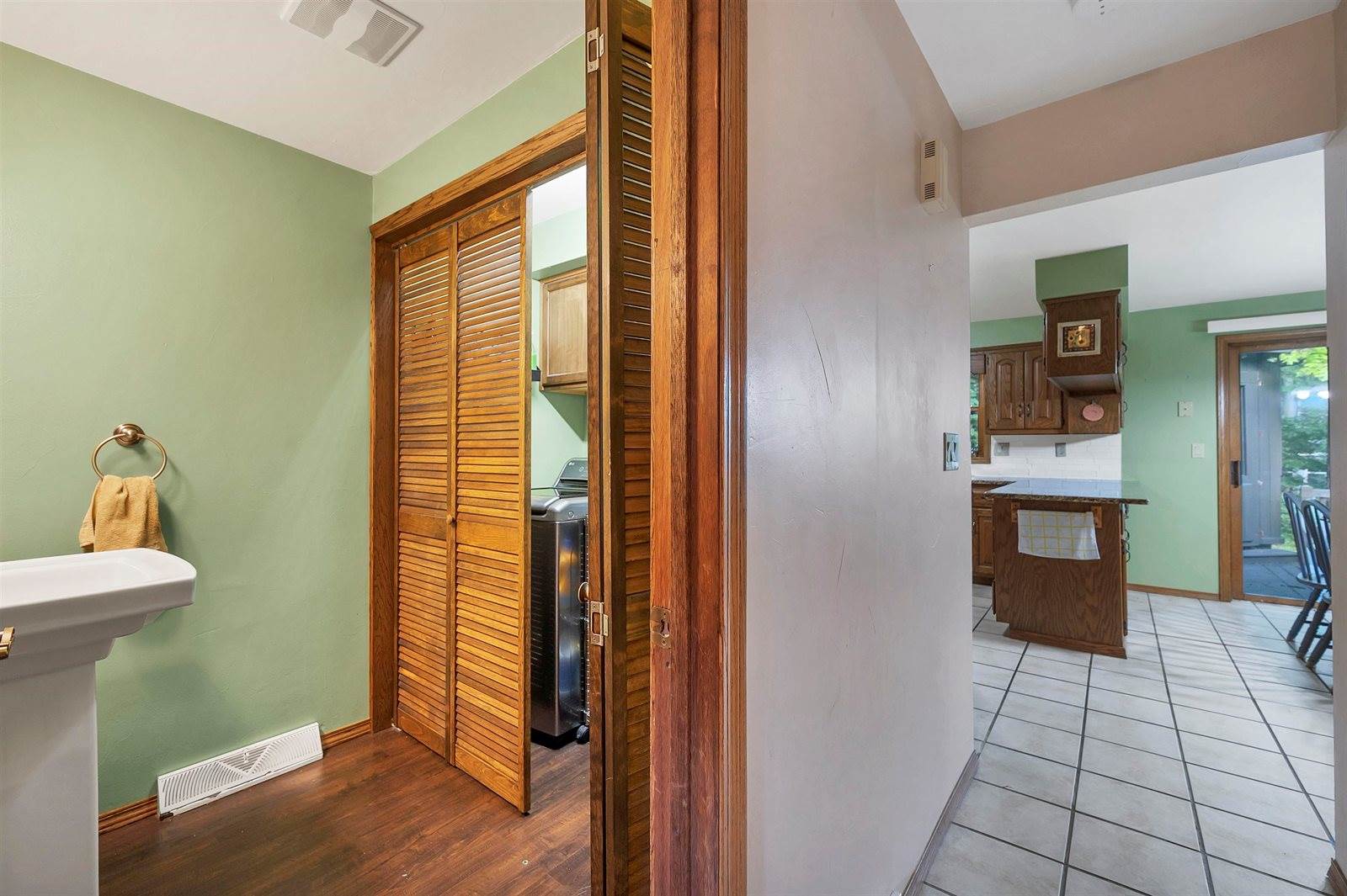 2067 South Point Road, Green Bay, WI 54313