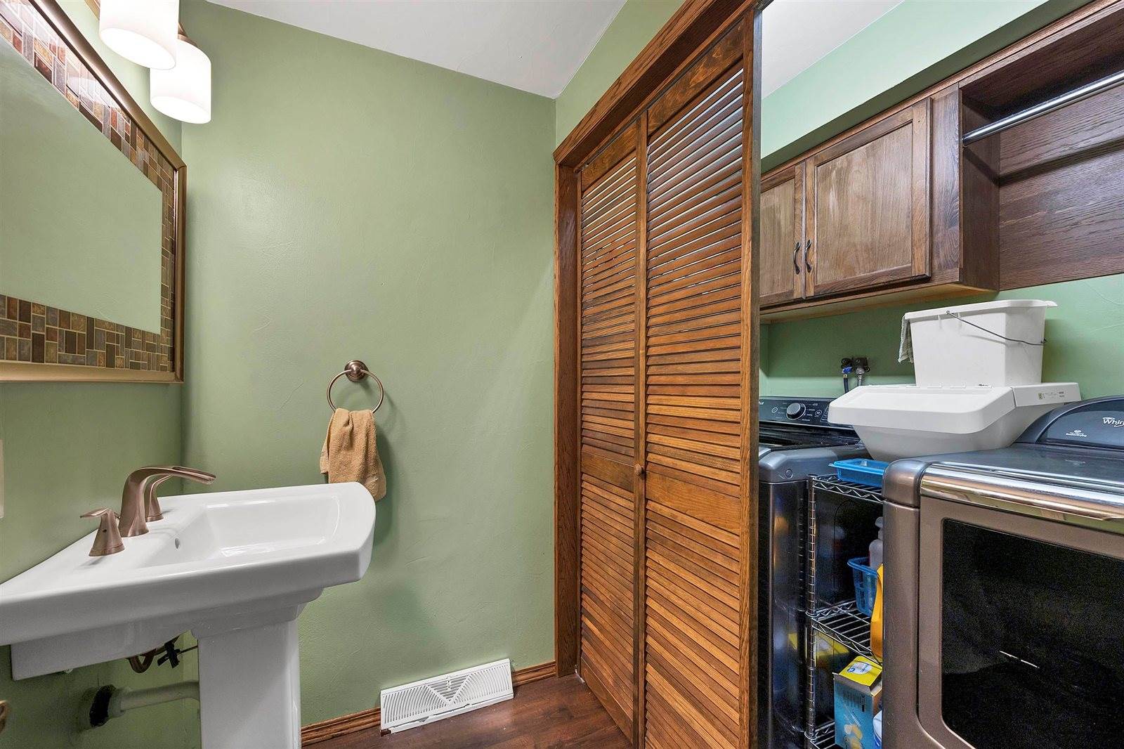 2067 South Point Road, Green Bay, WI 54313