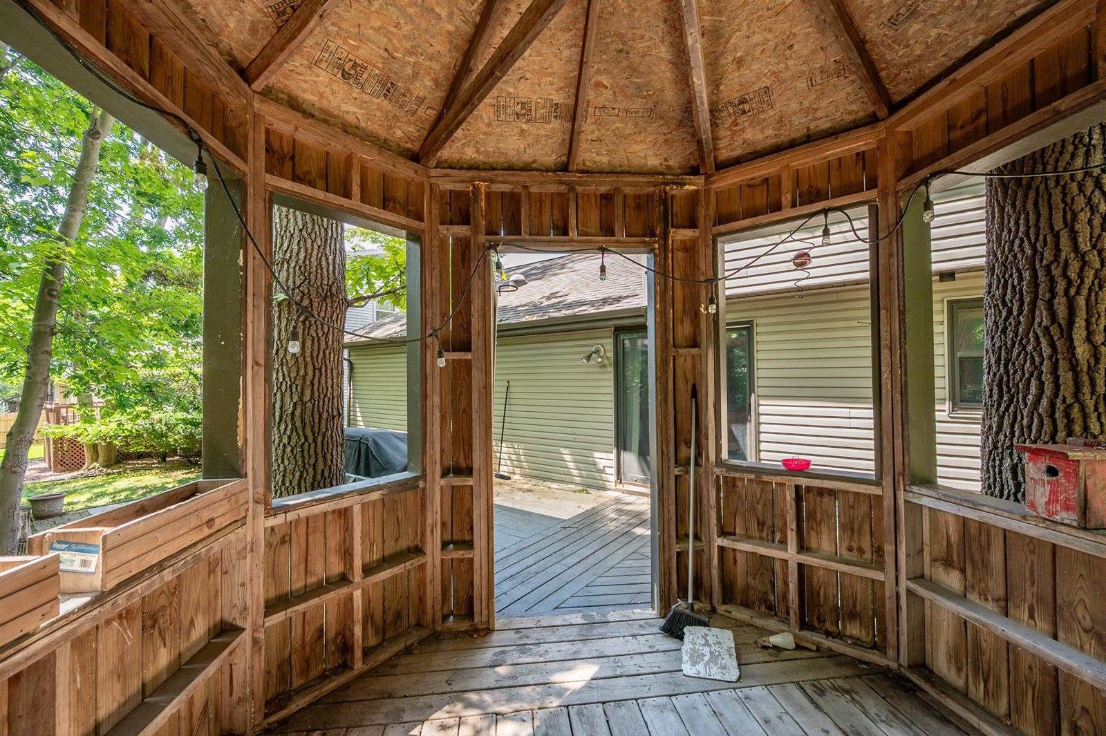 2067 South Point Road, Green Bay, WI 54313