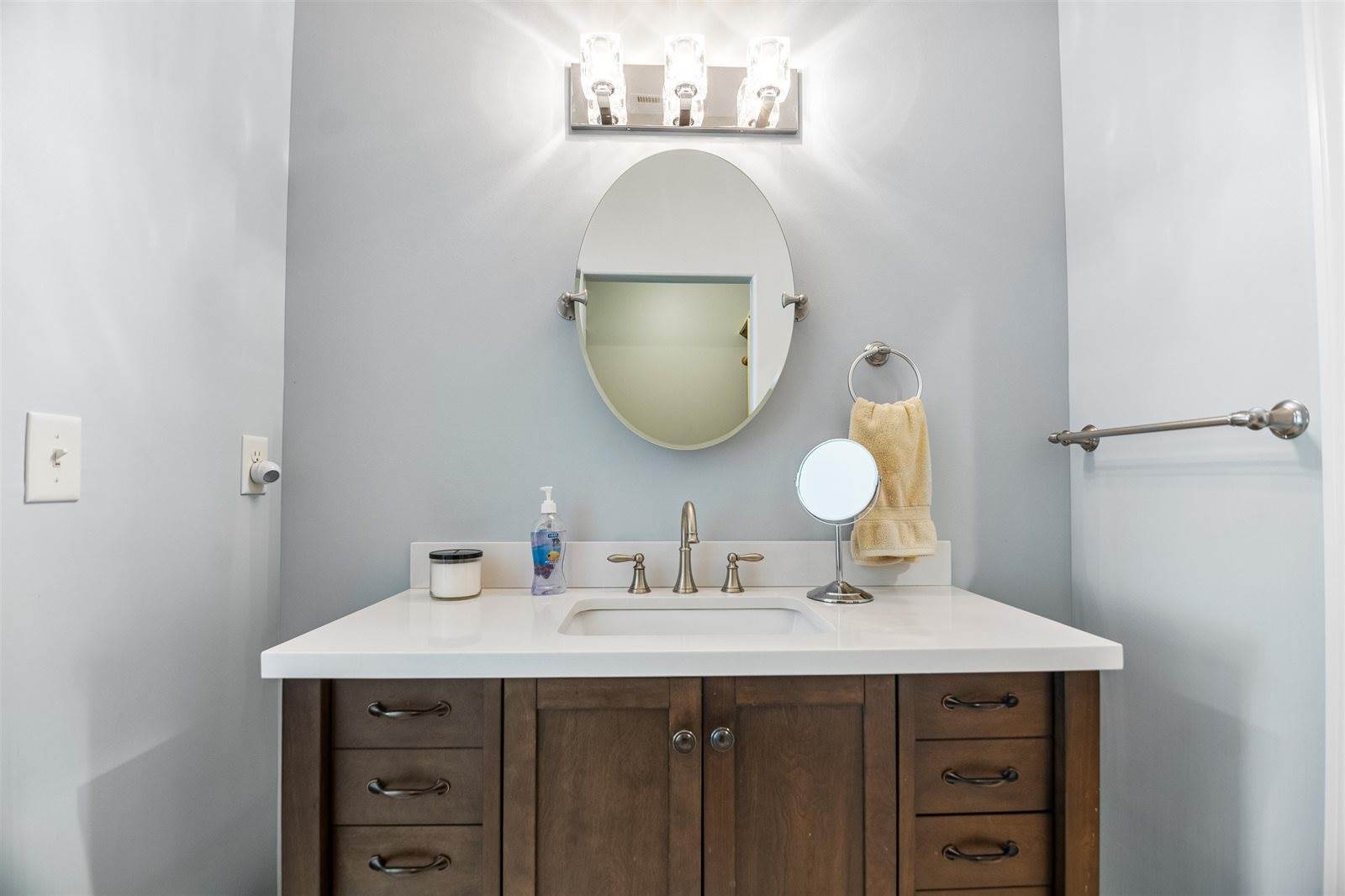 517 South Clear Creek Cir, Wichita, KS 67230