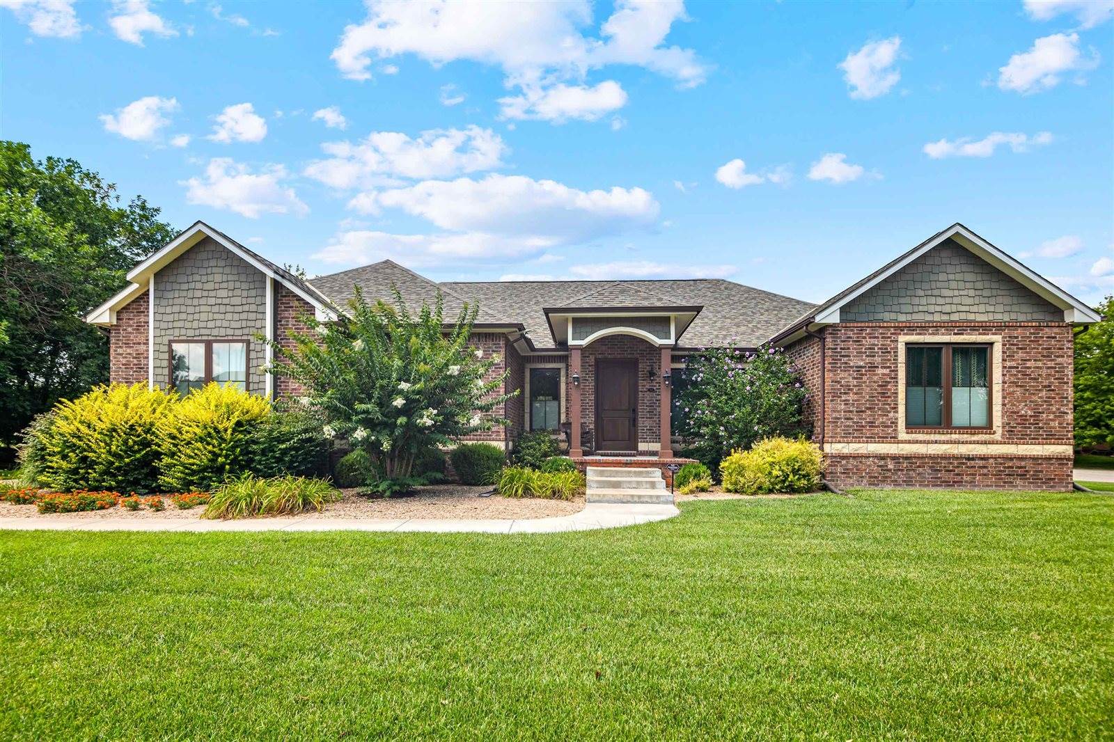 517 South Clear Creek Cir, Wichita, KS 67230