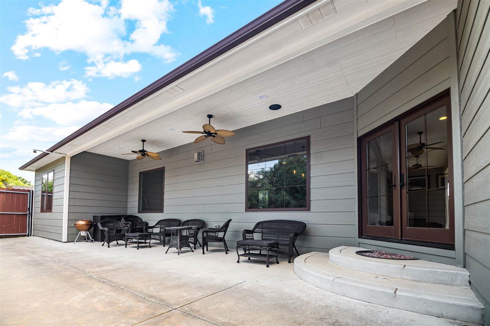 517 South Clear Creek Cir, Wichita, KS 67230