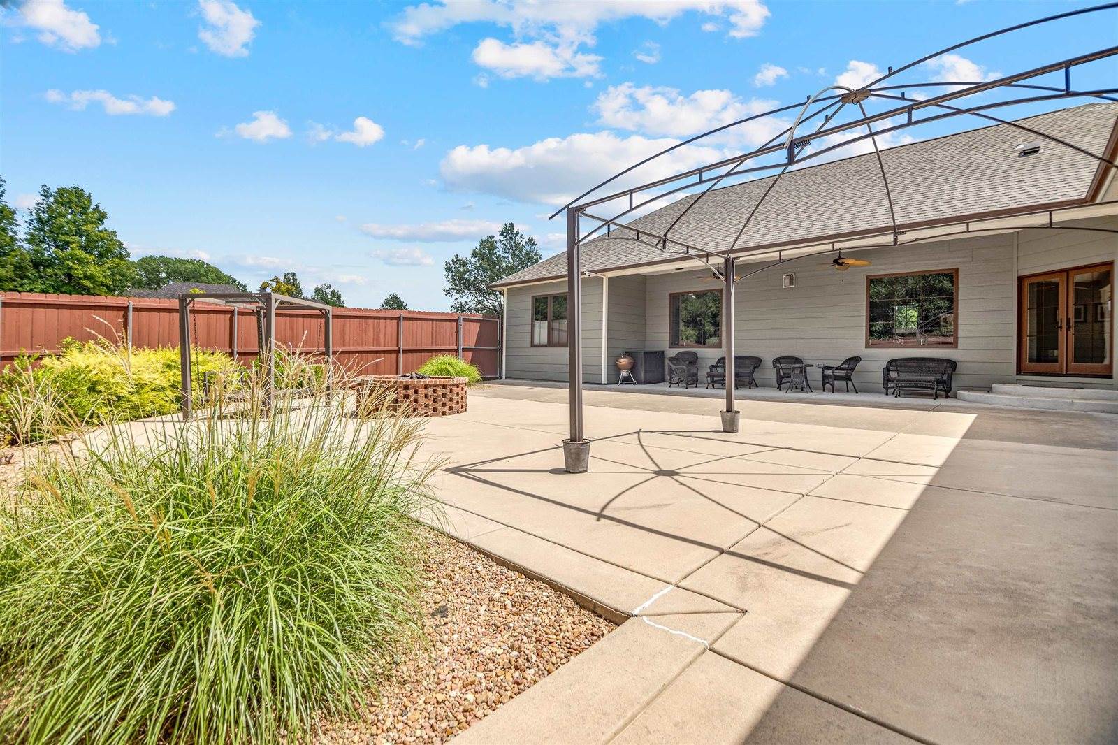 517 South Clear Creek Cir, Wichita, KS 67230