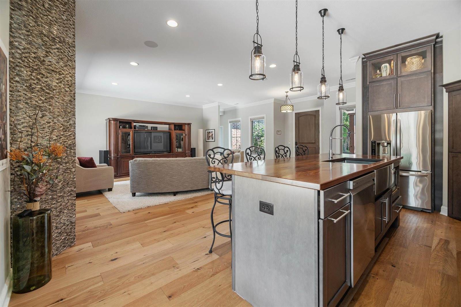 517 South Clear Creek Cir, Wichita, KS 67230