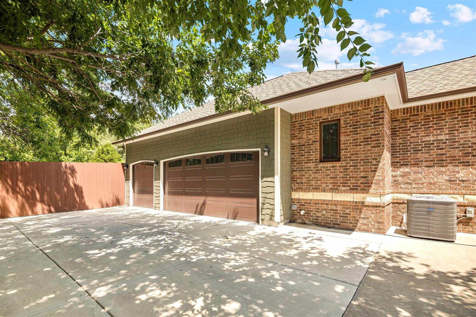 517 South Clear Creek Cir, Wichita, KS 67230