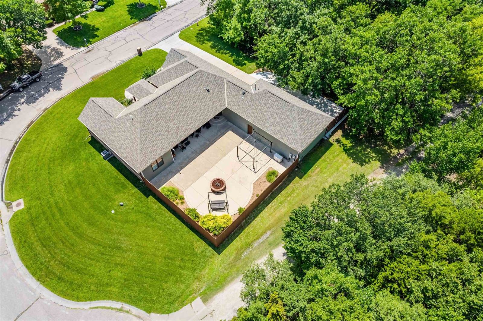 517 South Clear Creek Cir, Wichita, KS 67230