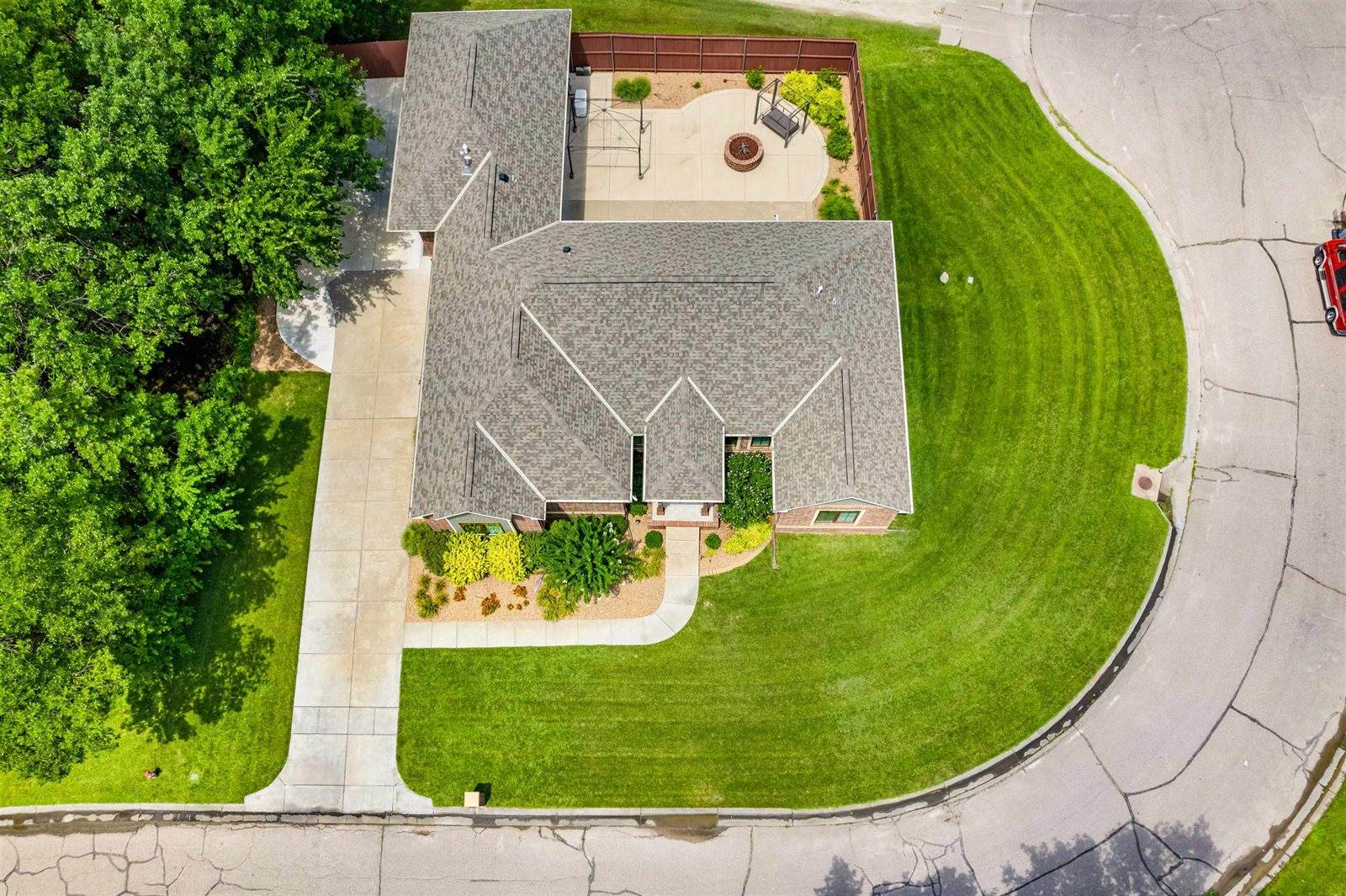 517 South Clear Creek Cir, Wichita, KS 67230