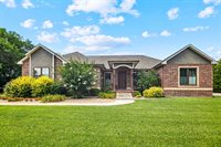 517 South Clear Creek Cir, Wichita, KS 67230